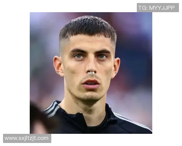 聚焦足球巨星独特魅力单人头像展现球场风采与个人魅力